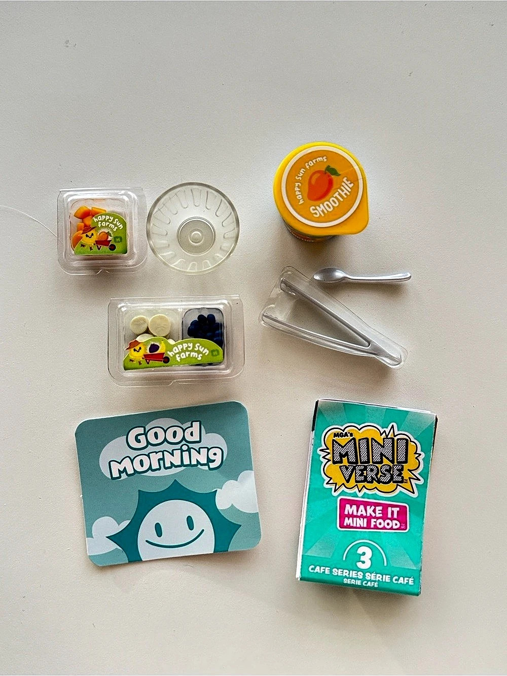 MGA Entertainment Miniverse Make It Mini Food Cafe Series 3 - Mango Bowl 🥭